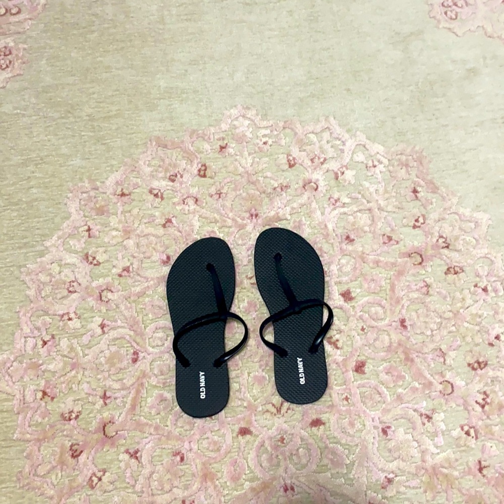 Old navy flip flops size 7